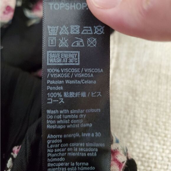 TOPSHOP Black & Floral Shorts Jumper Sz 8 - Picture 9 of 9
